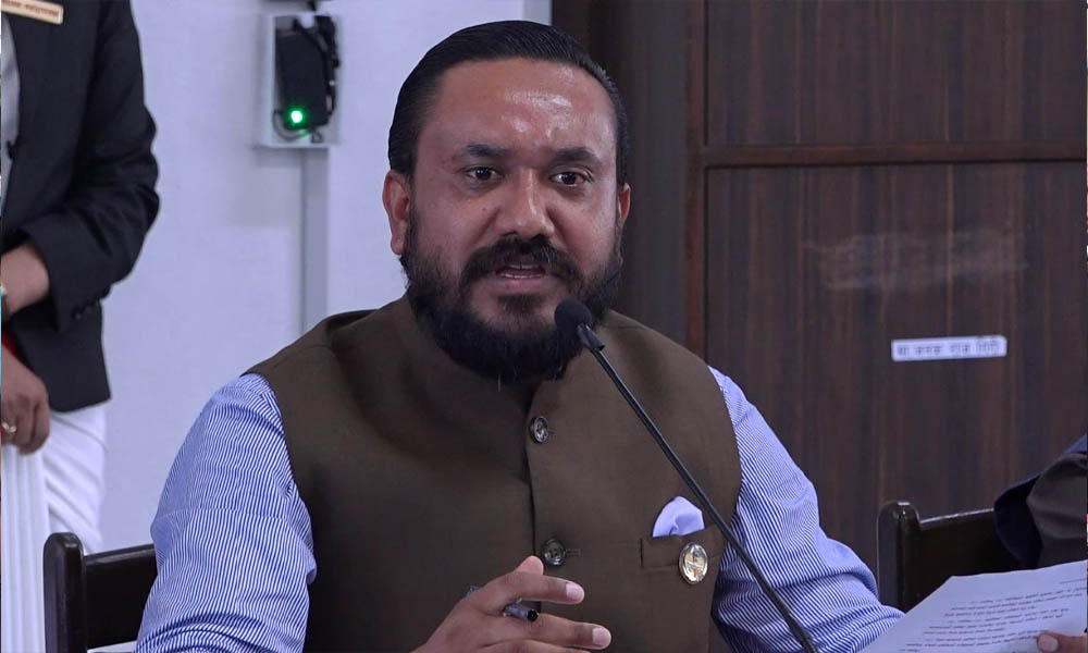 सांसद खगेन्द्र सुनारका शृङ्खलाबद्ध विवादित अभिव्यक्तिः घट्दैछ पदीय मर्यादा